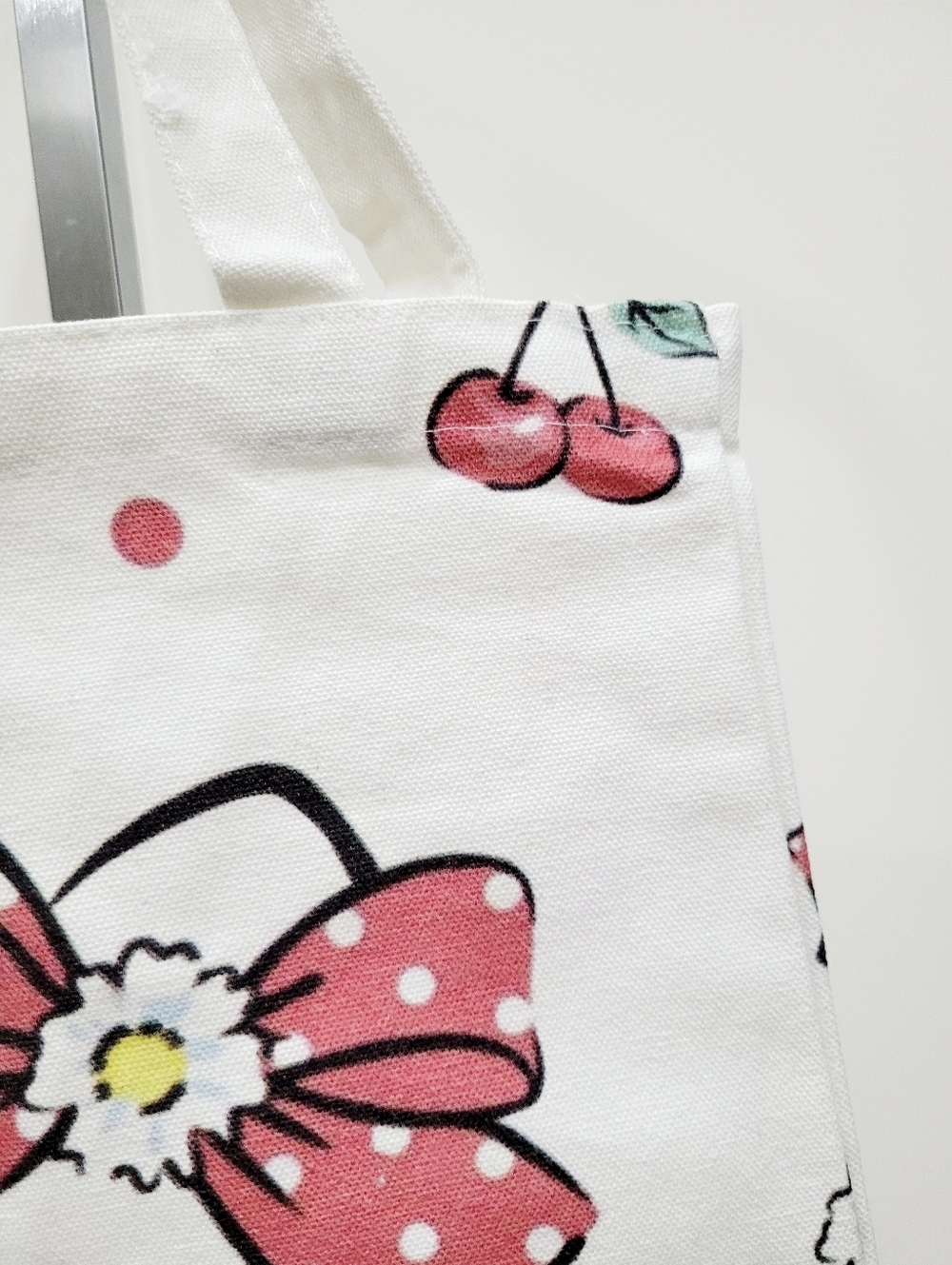 Brand New Hello Kitty Strawberry Totes Bag - Picture 4 of 6